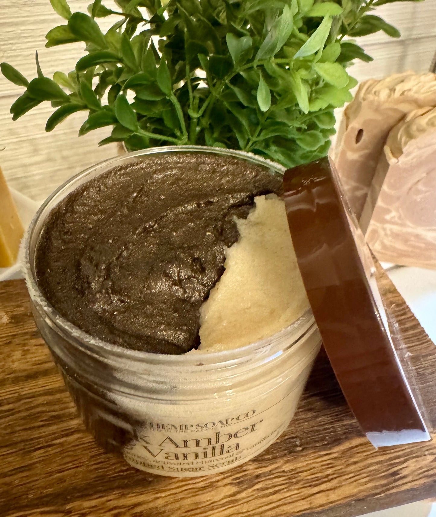 Dark Amber & Vanilla Sugar Scrub