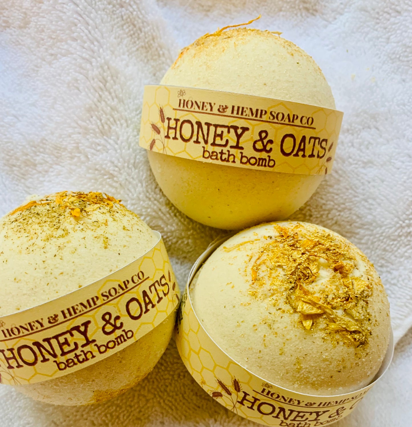 Honey & Oat Bath Bomb
