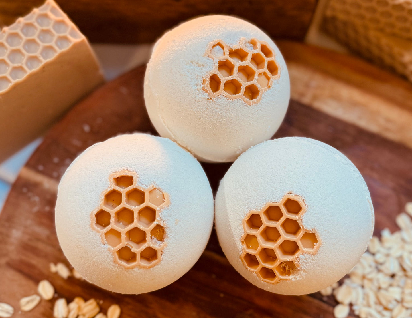 Honey & Oat Bath Bomb