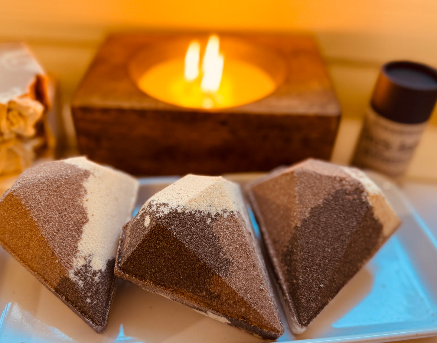 Dark Amber & Vanilla Bath Bomb