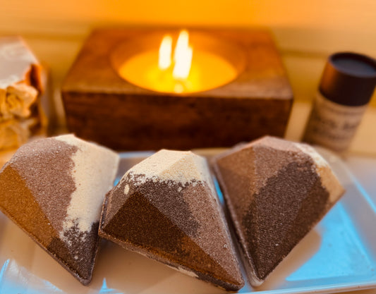 Dark Amber & Vanilla Bath Bomb