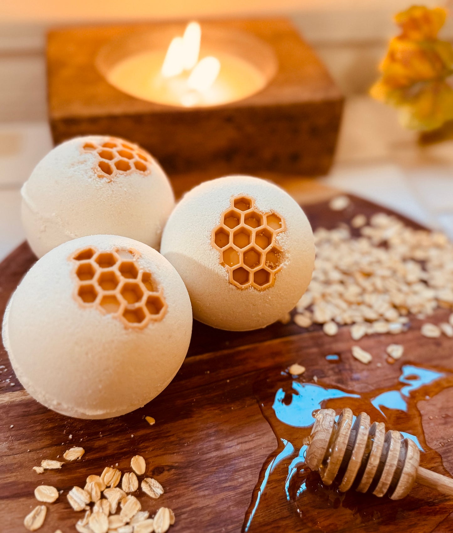 Honey & Oat Bath Bomb