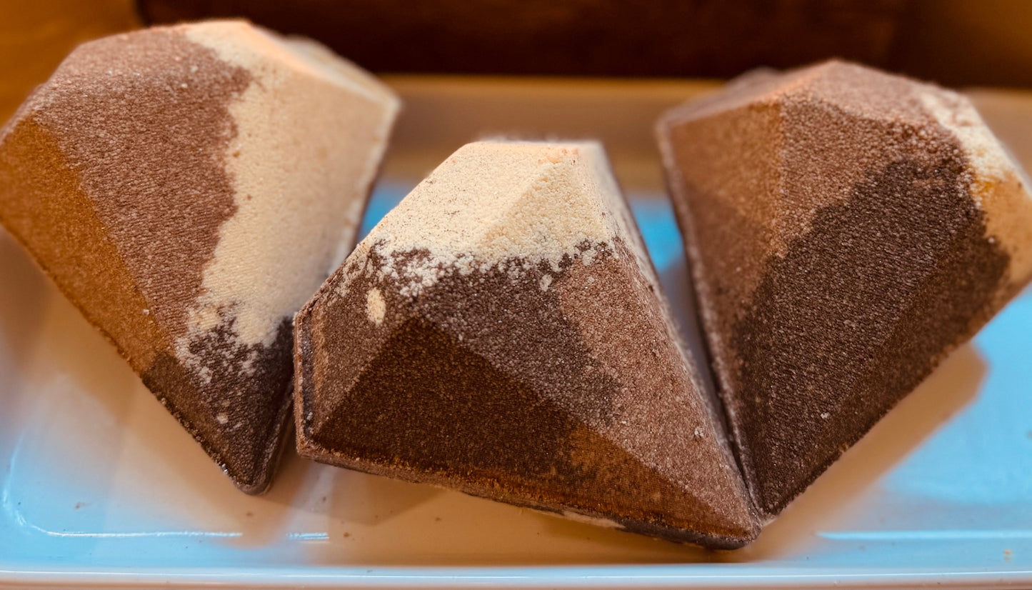 Dark Amber & Vanilla Bath Bomb